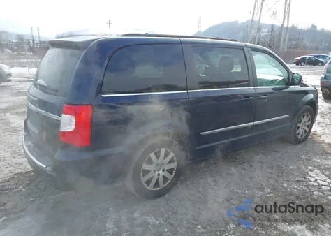 2015 Chrysler Town & Country Touring z USA, uszkodzony, nr VIN 2C4RC1BG5FR664520